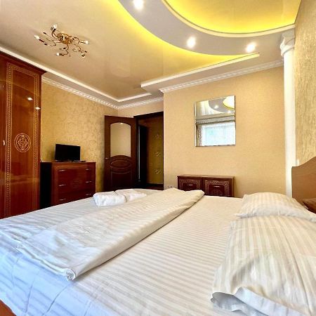 Apartpoltava Двокімнатні Апартаменти, До 6 Спальних Місць, Кутова Ванна, Корпусний Парк, Документи Для Відрядження Poltava Exterior foto