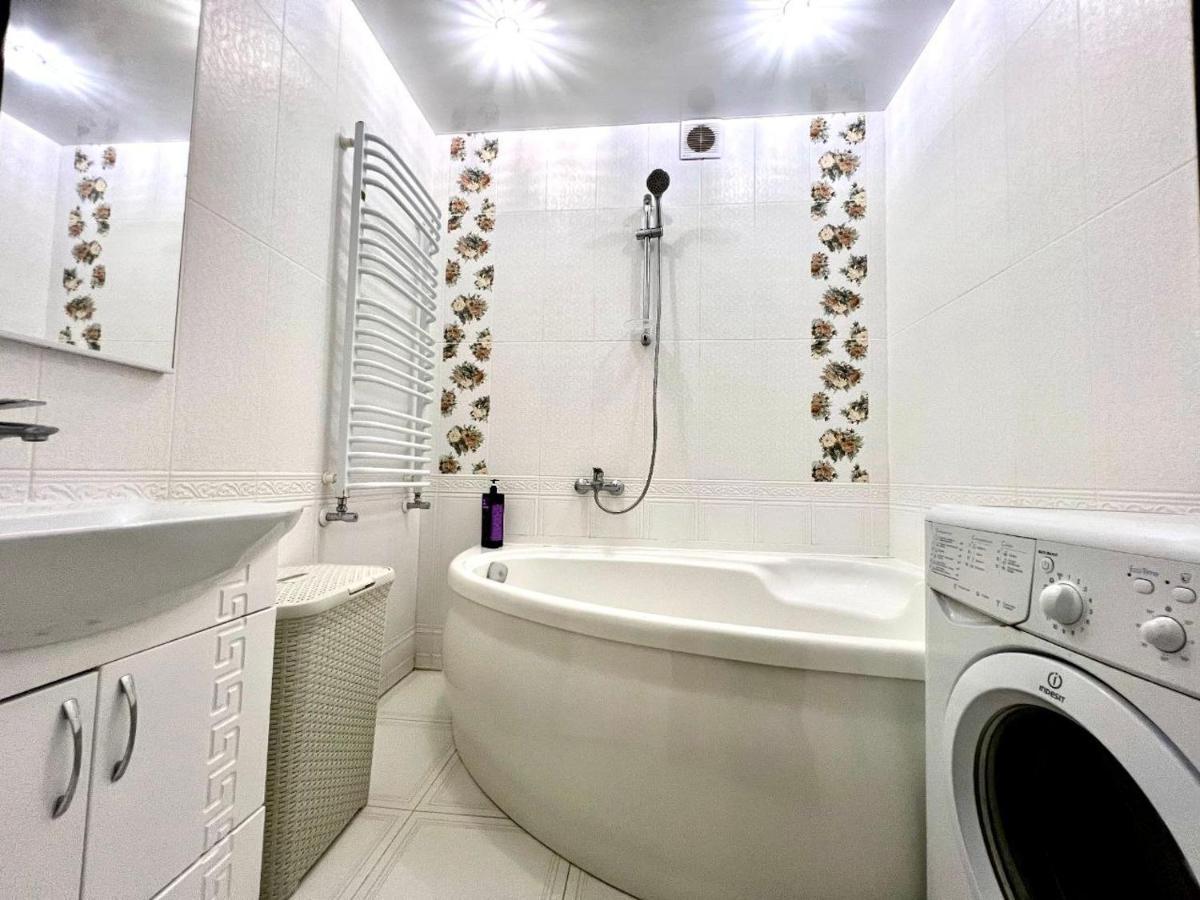 Apartpoltava Двокімнатні Апартаменти, До 6 Спальних Місць, Кутова Ванна, Корпусний Парк, Документи Для Відрядження Poltava Exterior foto