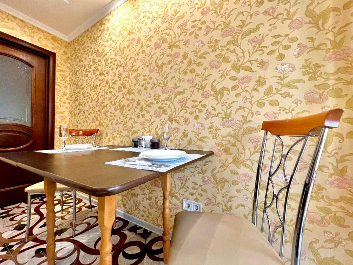 Apartpoltava Двокімнатні Апартаменти, До 6 Спальних Місць, Кутова Ванна, Корпусний Парк, Документи Для Відрядження Poltava Exterior foto