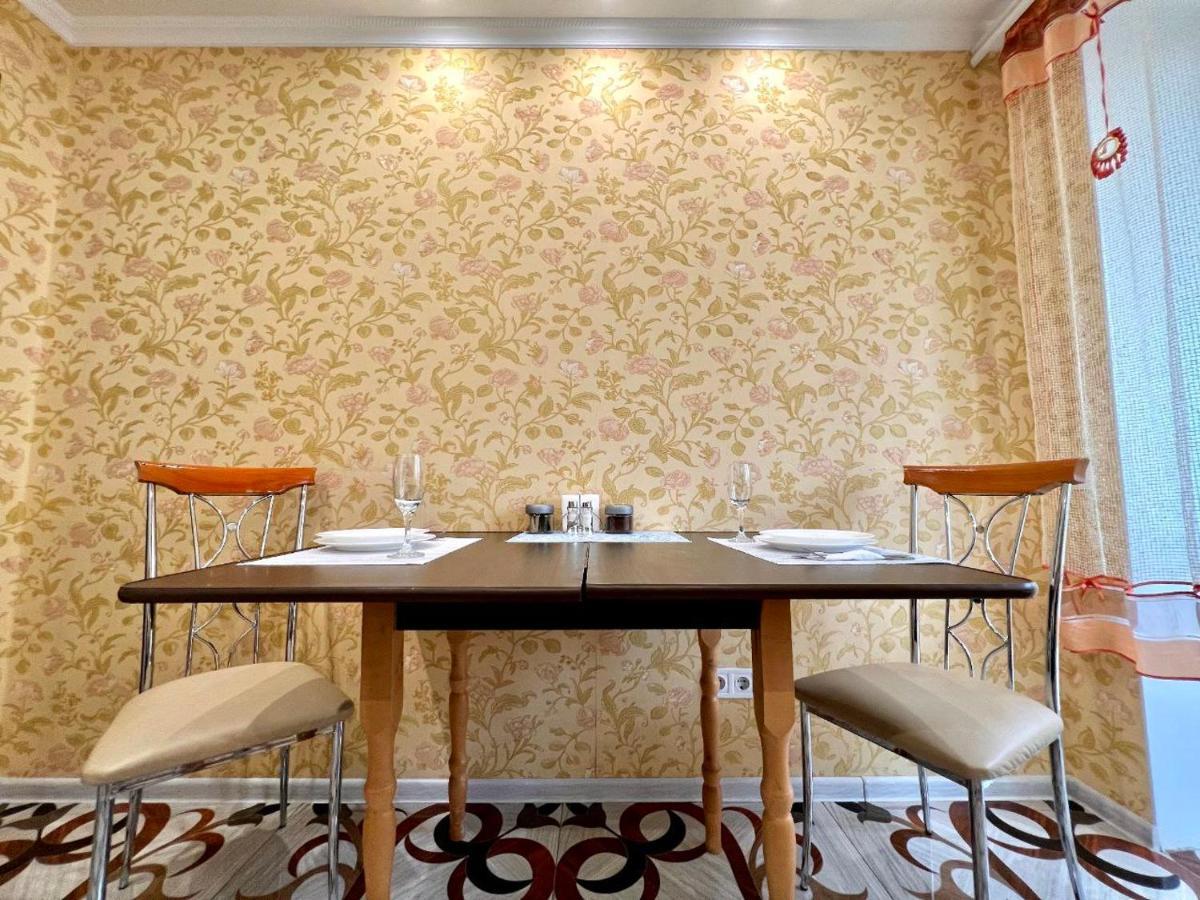 Apartpoltava Двокімнатні Апартаменти, До 6 Спальних Місць, Кутова Ванна, Корпусний Парк, Документи Для Відрядження Poltava Exterior foto